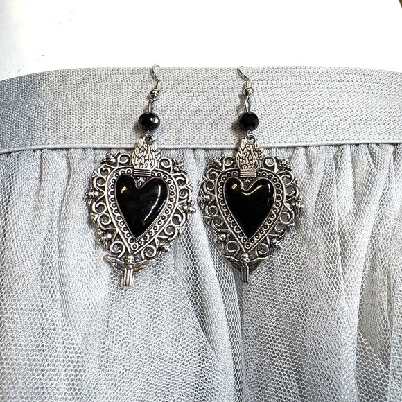 Milagro Corazón/Victorian/Gothic Black Dangle Earrings – Sacred Flame Edition - Picture 2 of 5